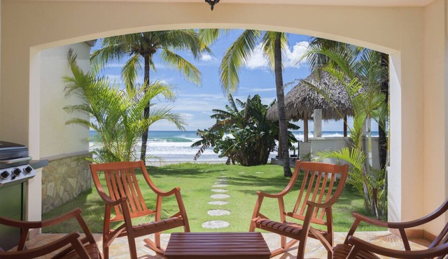 Villas Iguana A-13: Beachfront Condo in Hacienda Iguana