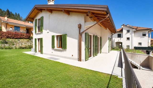 Villetta Pastura by Lago Reisen in Verbania