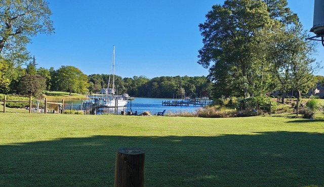 Waterfront Oasis on Cranes Creek with dock in Heathsville