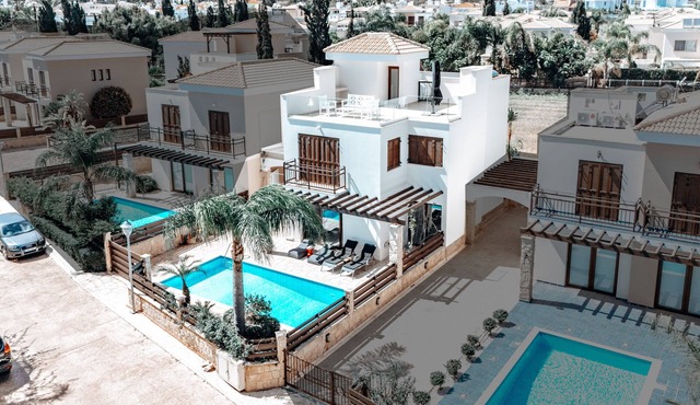 WealthyStays: Sunset Villa