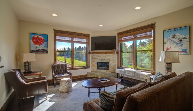Welcome to the Bozeman Treehouse on Main Street - private heated garage in Bozeman