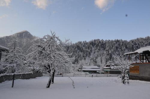 West End Lodges in Upper Neelun