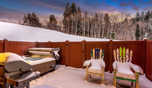Woodward Luxury - Hot Tub! Trails/Nature from the back patio in Park City