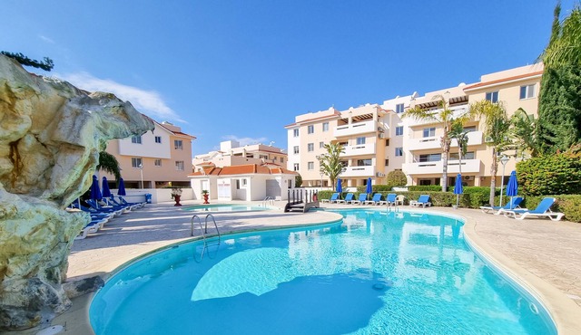 Yaar Apartment with pool and tennis court in Pyla