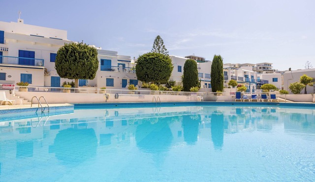 Yellow 16 Sea View Vacation Home in Paphos