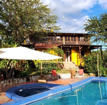 Yellow Submarine Hostal in Poneloya