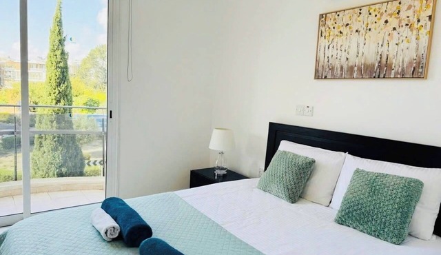 Your Cozy Home - 2BR apartment w Large Balcony/Pool/Parking/Work friendly/Paphos