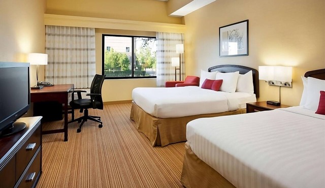 Your Oasis in the Heart of Summerlin! 2 Comfortable Rooms! Outdoor Pool! in Las Vegas