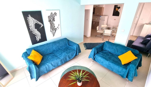 ZIKI - City Center: Your Urban Retreat- 100m to the beach