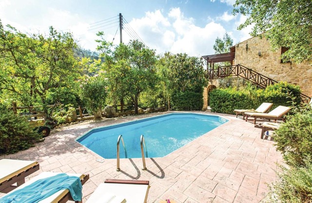 Amazing home in Miliou Paphos with 3 Bedrooms, Outdoor swimming pool and Swimming pool
