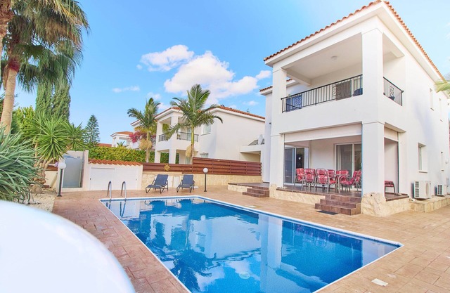 Coral Bay 3 Bed Villa - 300m Coral Bay's Blue Flag Sandy Beaches - Private Pool
