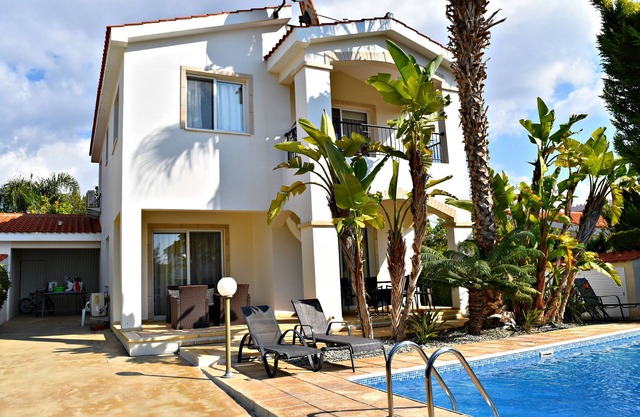 Coral Bay - 3 Bed Villa 300m to Blue Flag Coral Bay Beach - Private Pool - Wifi