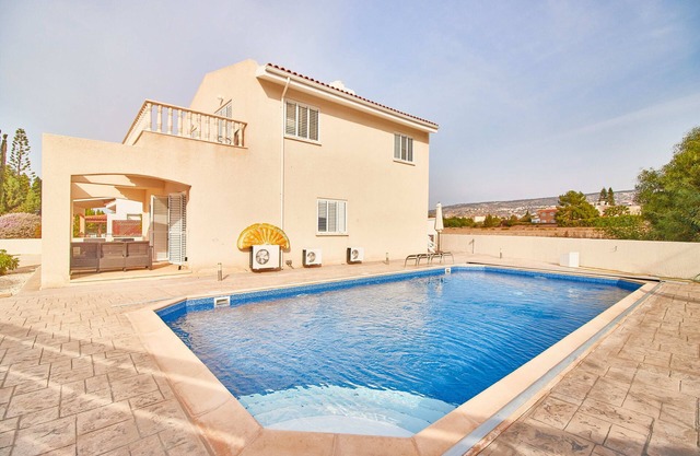 Coral Bay 4 Bed Villa - 5 Minutes Walk to Blue Flag Sandy Beaches - Heated Pool