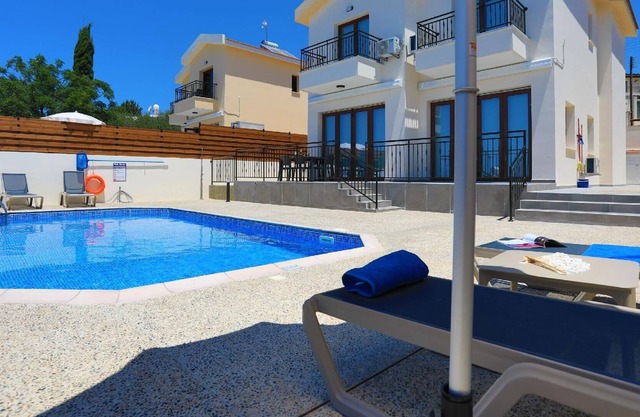 Holiday house Lysos for 1 - 6 persons with 2 bedrooms - Holiday home