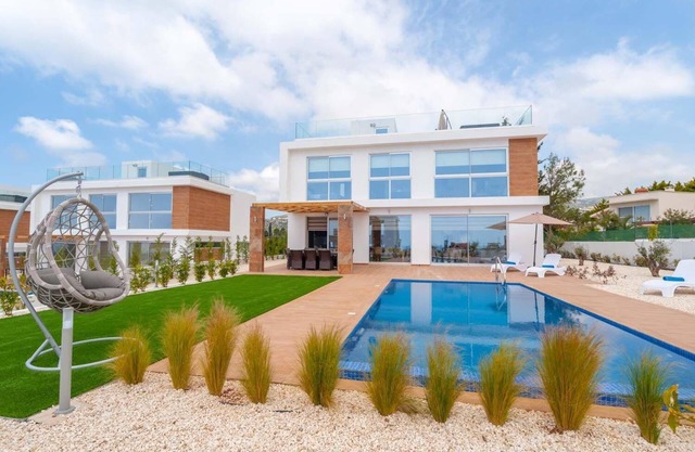 Holiday house Peyia for 1 - 8 persons with 4 bedrooms - Holiday house