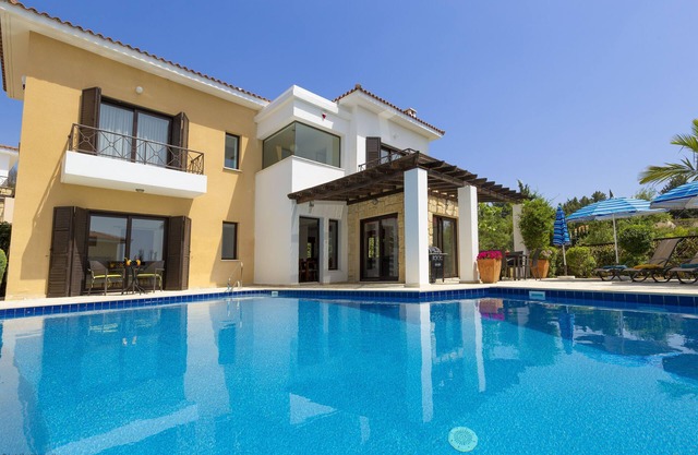 Lemon Tree Villa - Luxurious 3 Bed, 3 Bath Villa just 500m from Tala Village Square