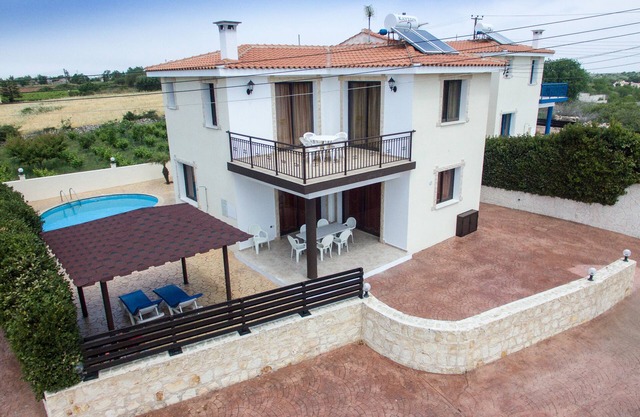 Luxury detached Villa with Private swimming Pool/Free WiFi/Welcome Hamper