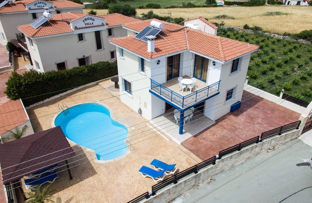 Luxury detached Villa with Private swimming Pool/Free WiFi/Welcome Hamper