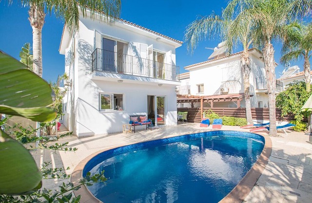 Protaras Dione Villa DI12 - a villa that sleeps 6 guests in 3 bedrooms