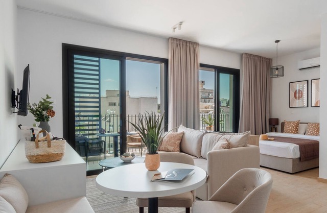 Sanders Armonta - Darling Studio w/ Balcony