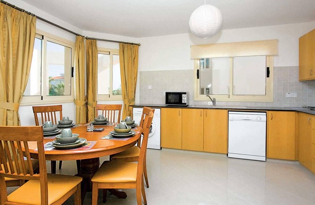 Spacious 3 bed villa with private pool in Coral Bay