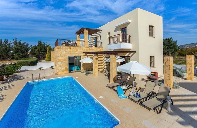 Spacious villa with private pool, close to resort