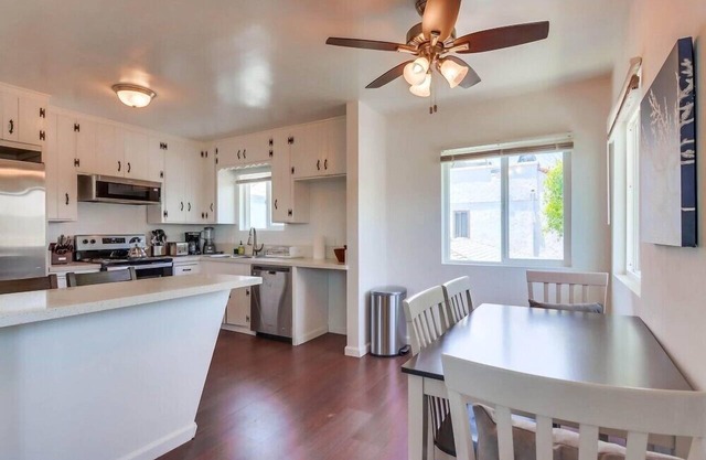 Steps to Ocean * Entire Top Floor * 3 Sun Decks in San Diego