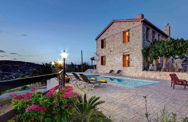 Villa Irene Palace: Large Private Pool, Sea Views, A/C, WiFi
