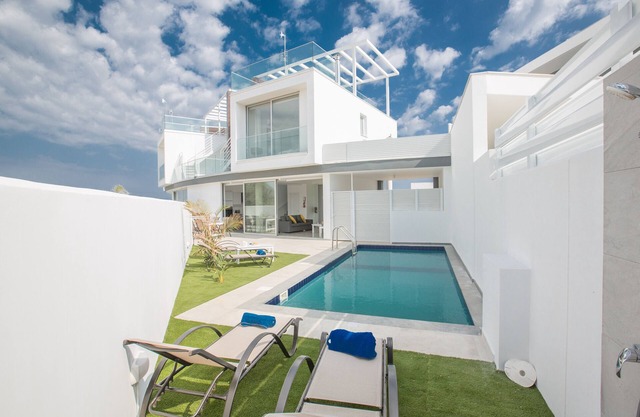Villa Prol23, New and Modern 2bdr Protaras Villa with Pool, Close to the Beach