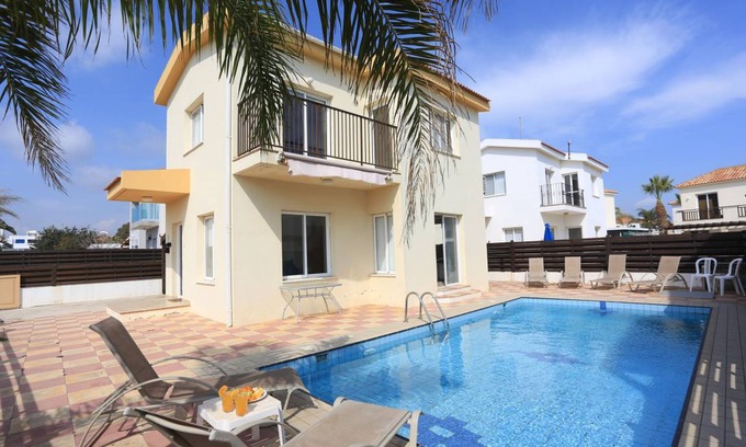 Ayia Thekla Villa | 110 m² Villa ∙ 2 bedrooms ∙ 6 guests