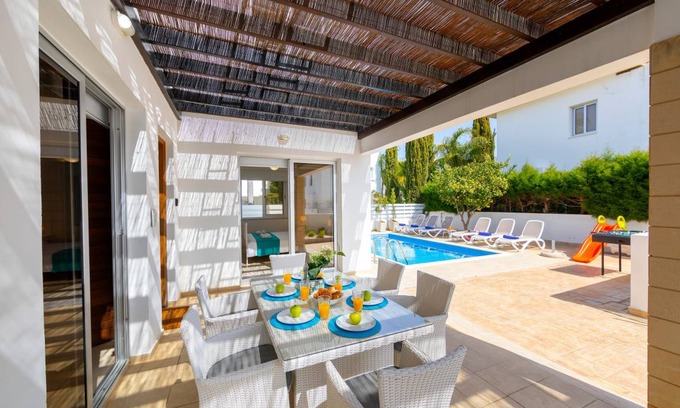 Cape Greko Villa | 130 m² Villa ∙ 3 bedrooms ∙ 7 guests