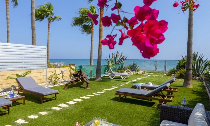 Meneou Villa | 130 m² Villa ∙ 3 bedrooms ∙ 6 guests