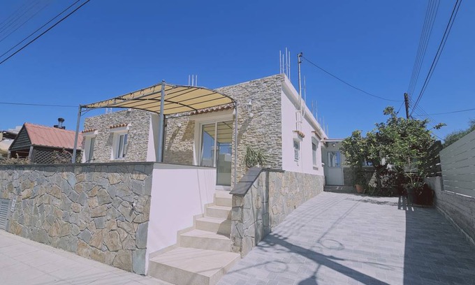 Agios Athanasios House | 150 m² House ∙ 4 bedrooms ∙ 8 guests