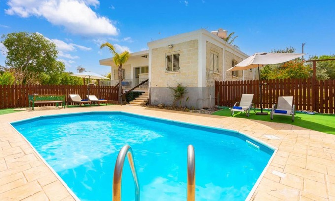 Latchi Villa | 150 m² Villa ∙ 3 bedrooms ∙ 7 guests