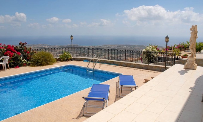 Peyia Town Villa | 150 m² Villa ∙ 3 bedrooms ∙ 6 guests