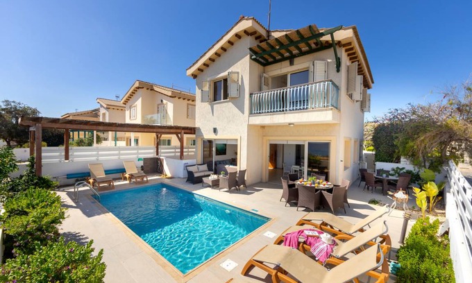 Cape Greko Villa | 150 m² Villa ∙ 4 bedrooms ∙ 9 guests