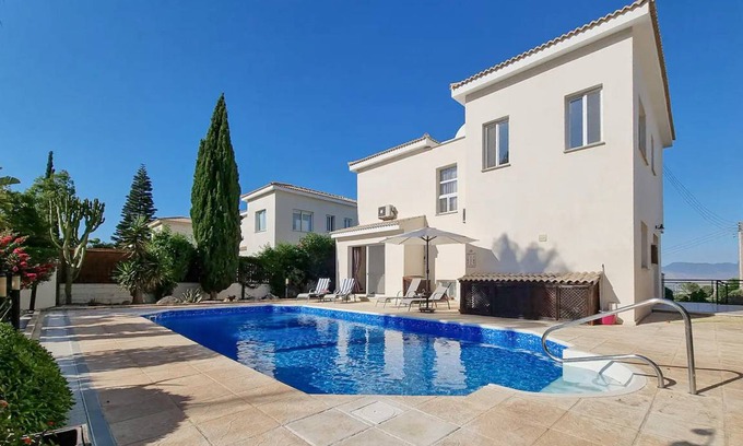Latchi House | 160 m² House ∙ 2 bedrooms ∙ 4 guests