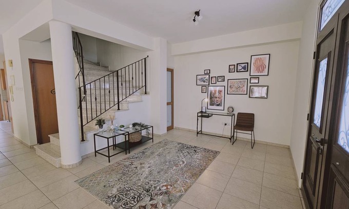 Oroklini House | 160 m² House ∙ 3 bedrooms ∙ 4 guests