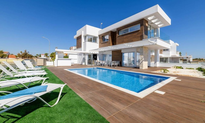 Ayia Thekla Villa | 160 m² Villa ∙ 3 bedrooms ∙ 6 guests