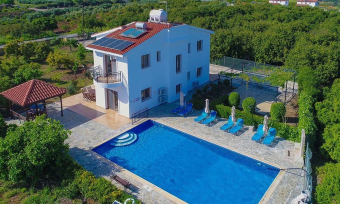 Latchi Villa | 165 m² Villa ∙ 4 bedrooms ∙ 8 guests