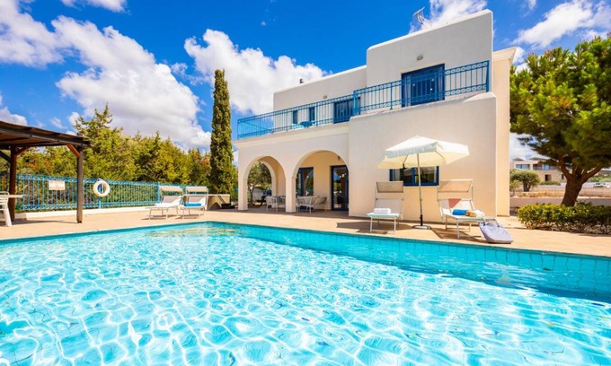 Agios Georgios Pegeias Villa | 180 m² Villa ∙ 3 bedrooms ∙ 7 guests
