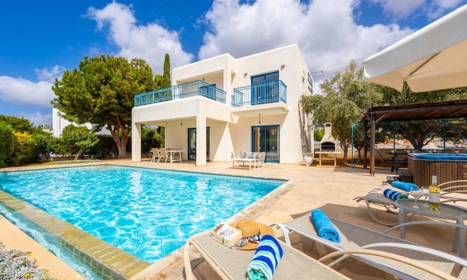 Agios Georgios Pegeias Villa | 180 m² Villa ∙ 3 bedrooms ∙ 7 guests