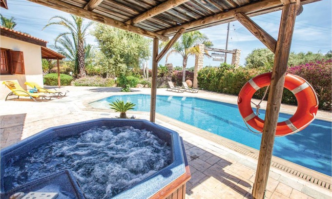 Polis House | 180 m² House ∙ 3 bedrooms ∙ 6 guests