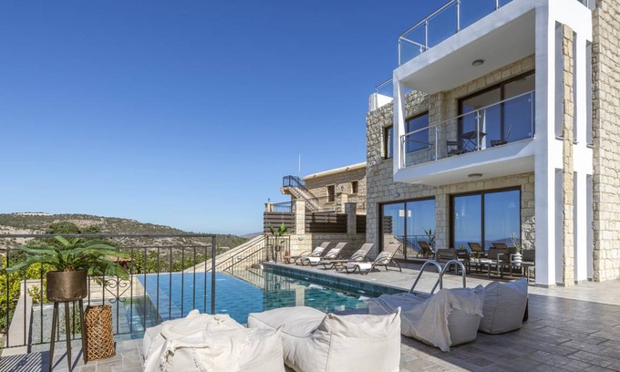 Peristerona Villa | 180 m² Villa ∙ 4 bedrooms ∙ 8 guests