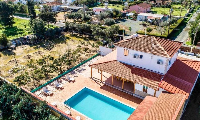 Pervolia Villa | 190 m² Villa ∙ 4 bedrooms ∙ 8 guests