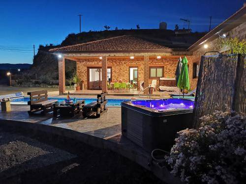 Vasa Koilaniou House | 196 m² House ∙ 4 bedrooms ∙ 16 guests