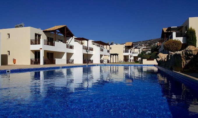 Peyia Town Apartment | 2 bedroom apartment E8 located pool level, sea view, FREE WIFI