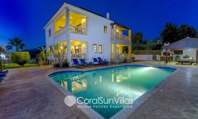 Ayia Marina Chrysochous Villa | 200 m² Villa ∙ 4 bedrooms ∙ 10 guests
