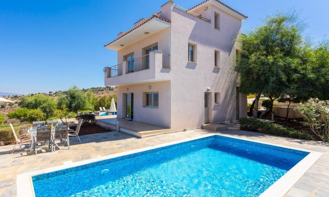 Droushia Villa | 200 m² Villa ∙ 4 bedrooms ∙ 8 guests