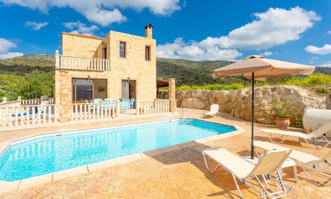 Latchi Villa | 210 m² Villa ∙ 3 bedrooms ∙ 6 guests